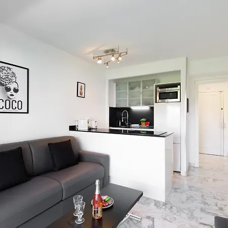 Phoenix Yourhosthelper *