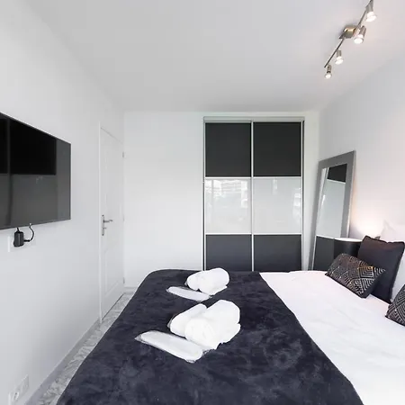 Phoenix Yourhosthelper Apartmán *