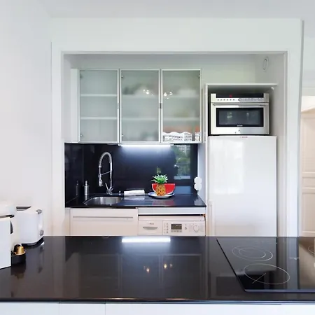 Phoenix Yourhosthelper *